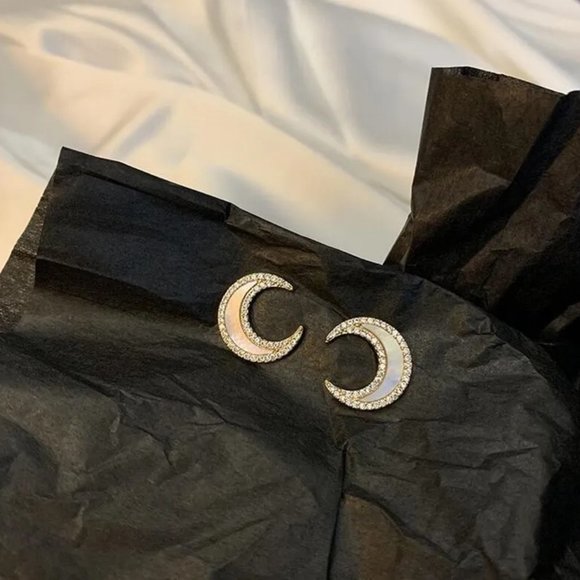 Sparkly Pearlized White Celestial Crescent Moon CZ Diamonds Stud Earrings NEW - Picture 4 of 7